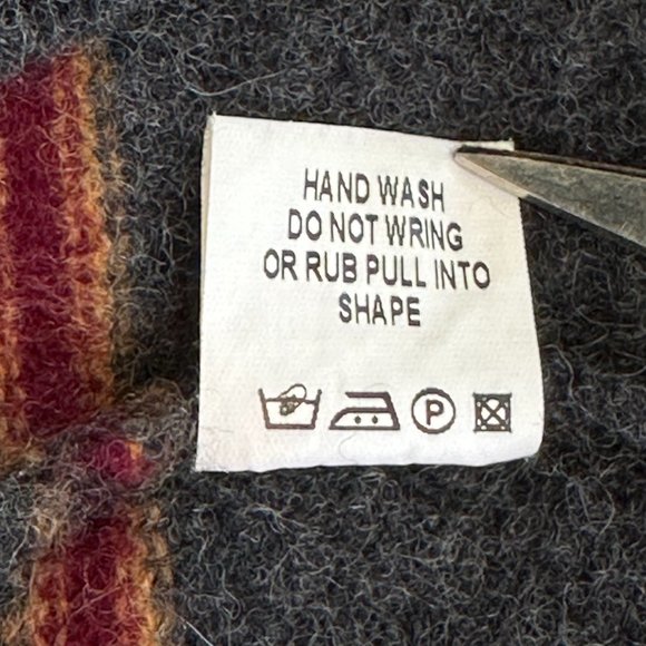 Harry Potter Gryffindor™ XS Youth Lambswool Sweater Uniform Made in Scotland EUC - Picture 11 of 14